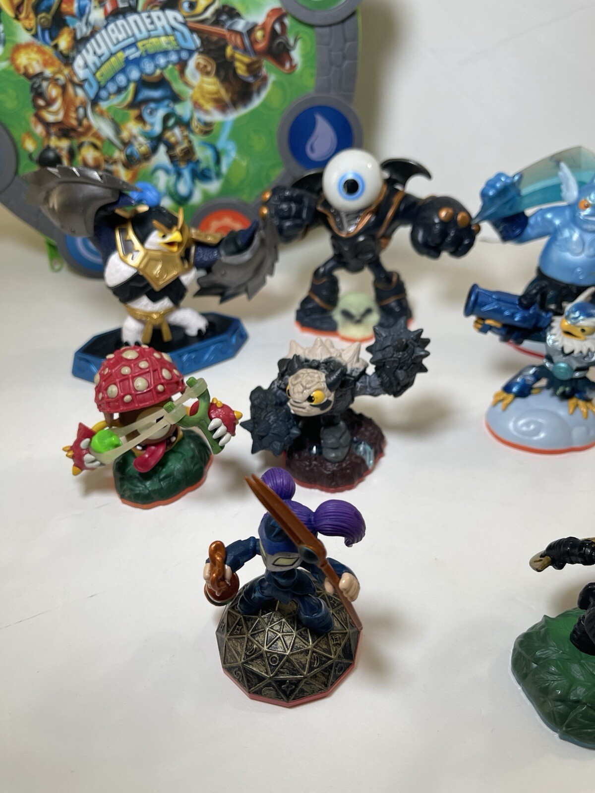 Skylanders Giants Lot of 12, Including Carrying Case