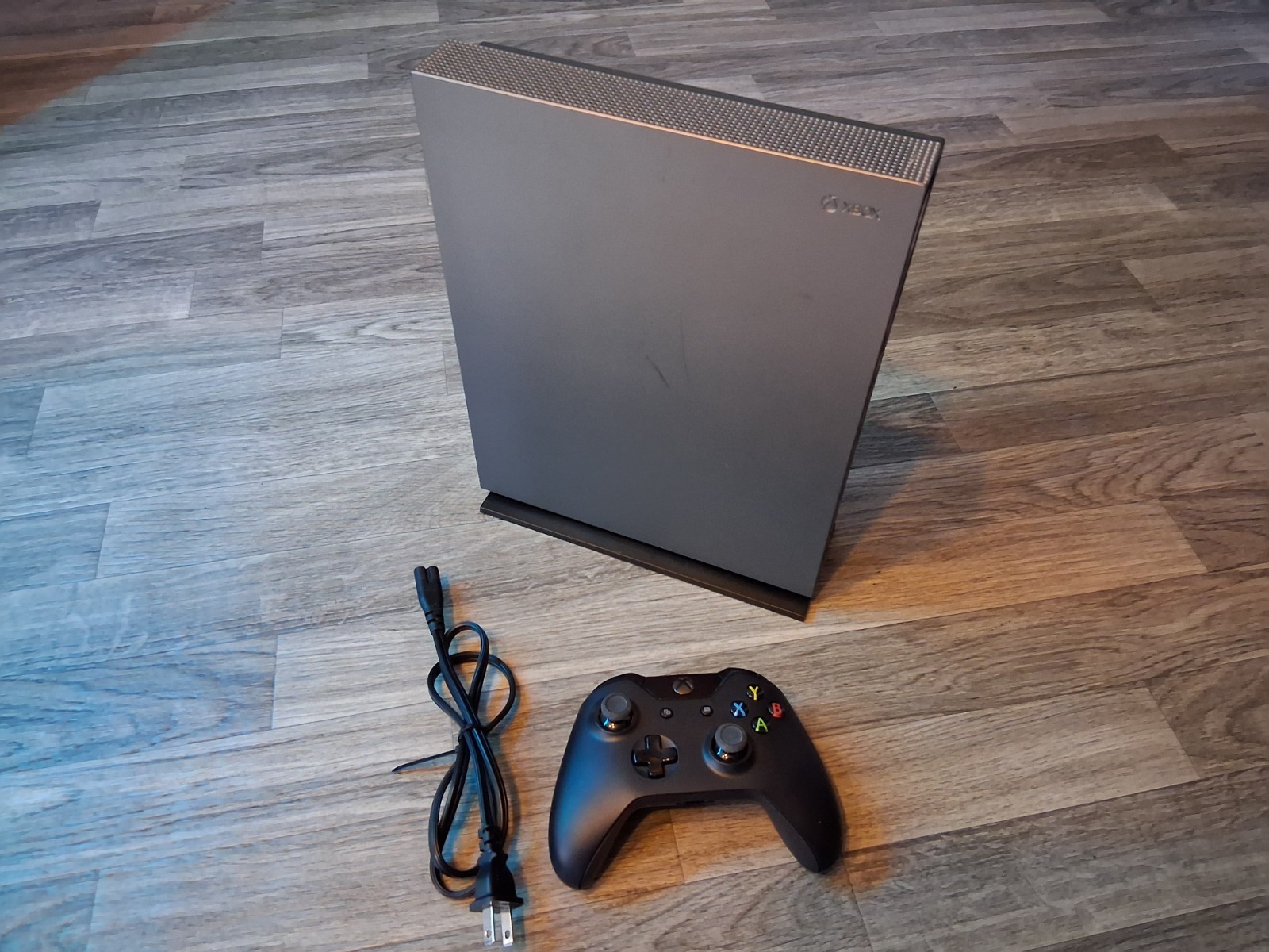 Xbox One X 1TB Gold Rush Special Edition Battlefield V Console Tested