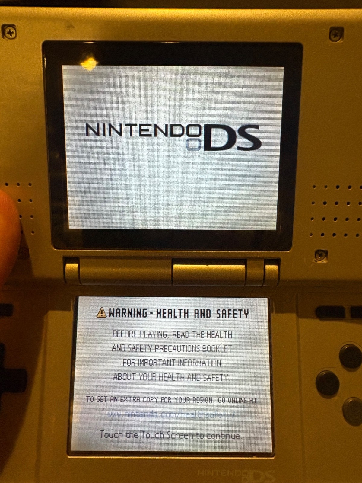 Nintendo DS Silver Handheld System – Great Condition! – TESTED AND WORKING! (5D)
