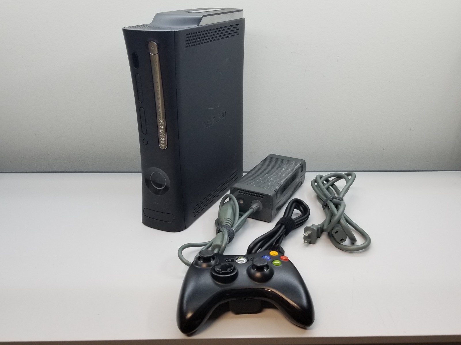 Microsoft Xbox 360 Black Gaming Console 120GB HDD w Controller + AC Adapter