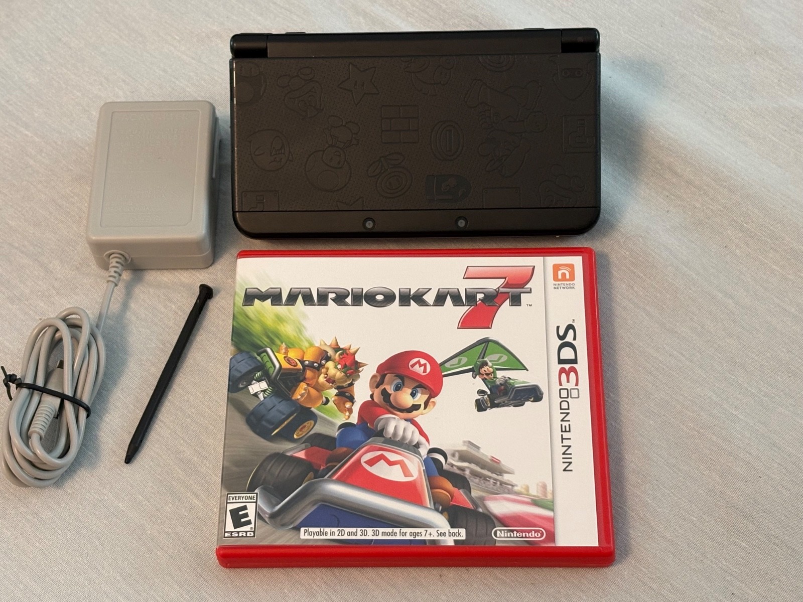 New Nintendo 3DS Super Mario Black Edition Console,Mario Kart 7,Stylus,Charger