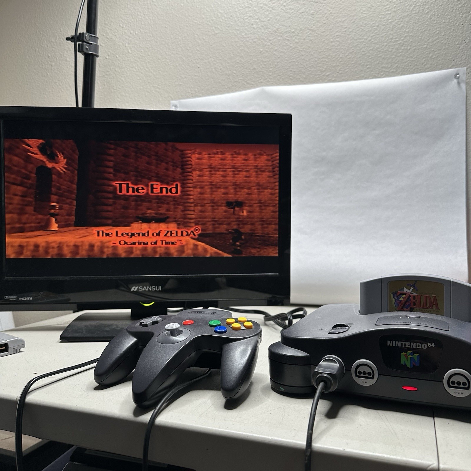 Nintendo 64 N64 Gaming Console with Black Controller & Cords READ