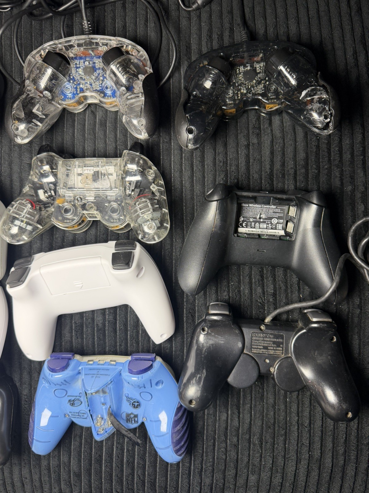 Assorted OEM & Third Party Gaming 15 Controller Lot PS1/2 PS3 PS4 Xbox Gamecube