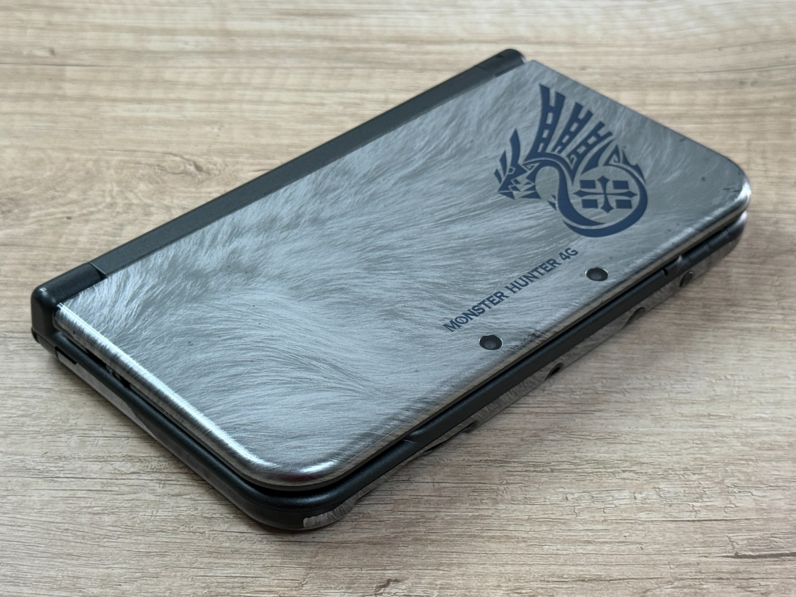 RANK B+ IPS Nintendo New 3DS XL Monster Hunter 4G Console IPS Screen TOP D7021