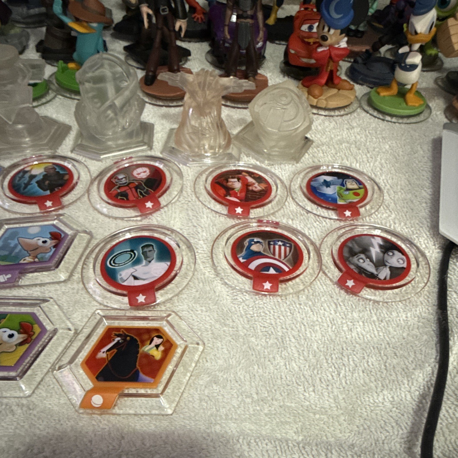 Disney Infinity 2.0 Xbox 360 Lot: Figures, Power Discs, 2 Base Portals + Game