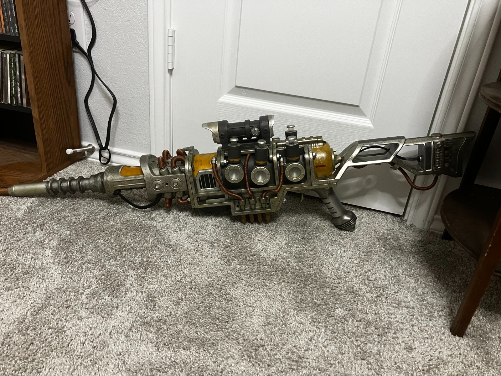 Fallout Plasma Rifle Replica Bethesda Chronicle Collectibles – Lights Up – READ