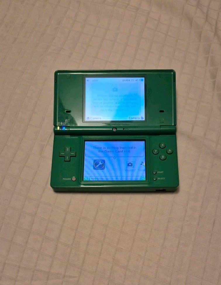 *READ* Nintendo DSI Green w/ 10+ Games (Mario Kart, Club Penguin, etc) & charger