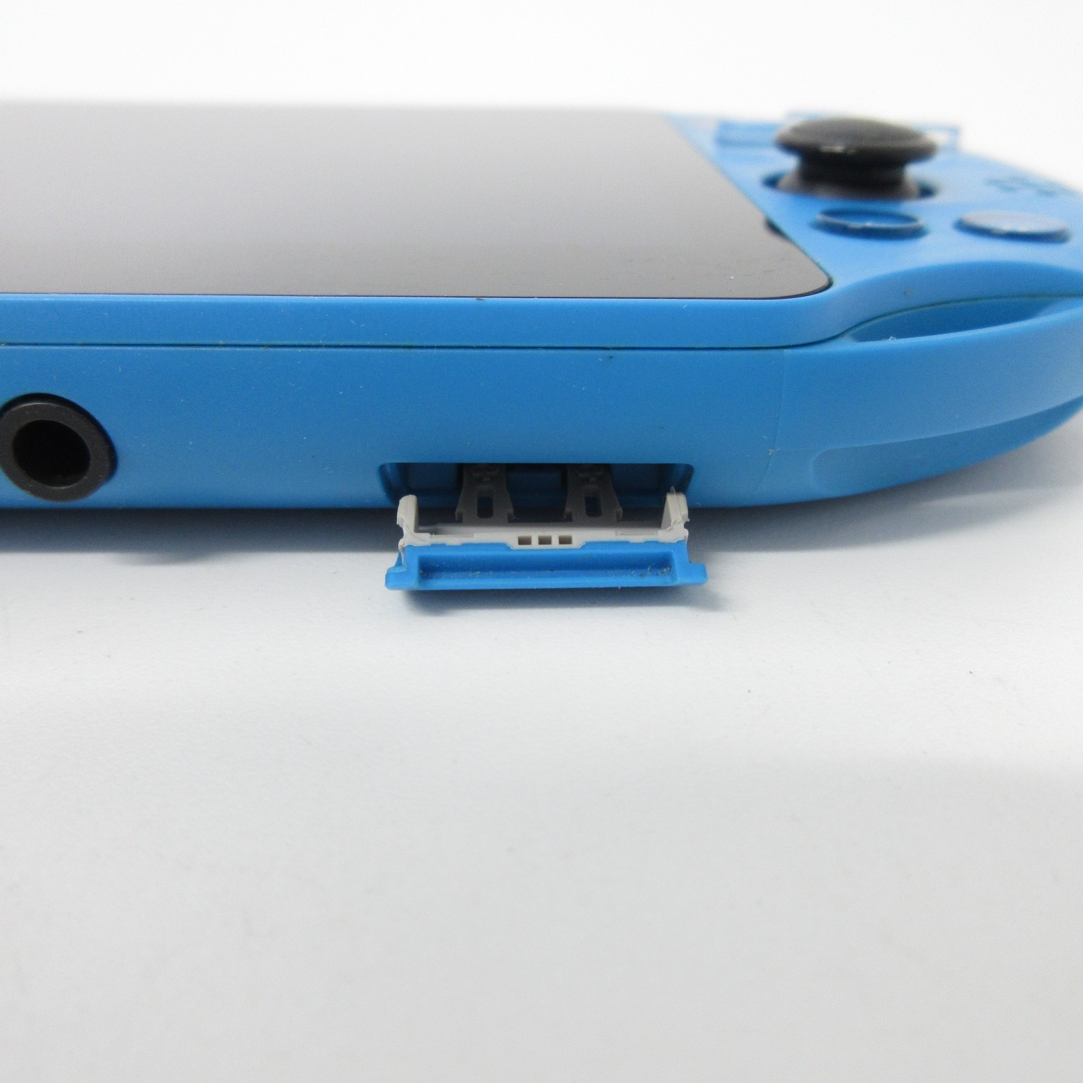 【Near Mint】Sony PS Vita PCH-2000 Aqua blue Wi-Fi Model Console #RET08/0704/05
