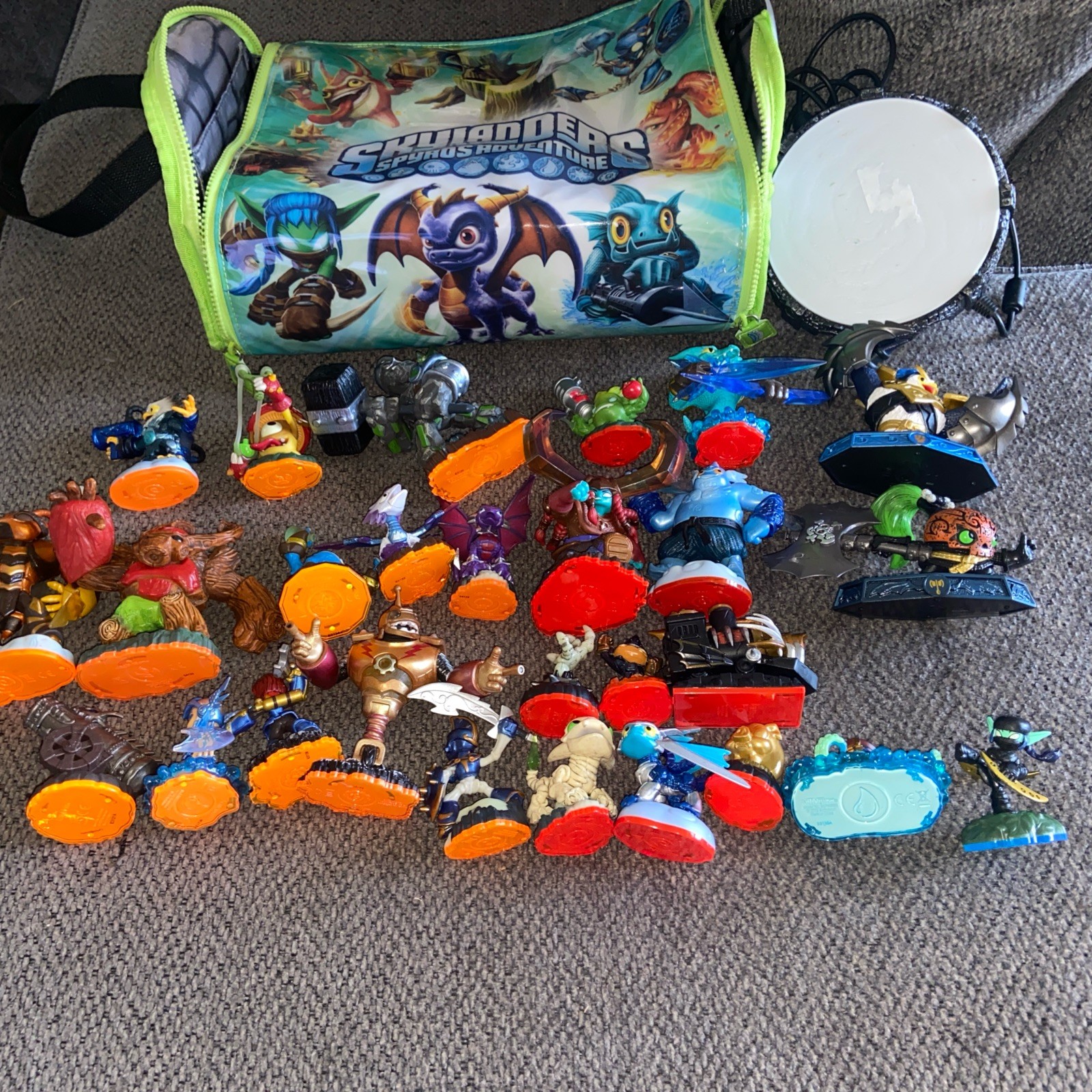 Skylanders Lot – 27 Figures Portal & Bag