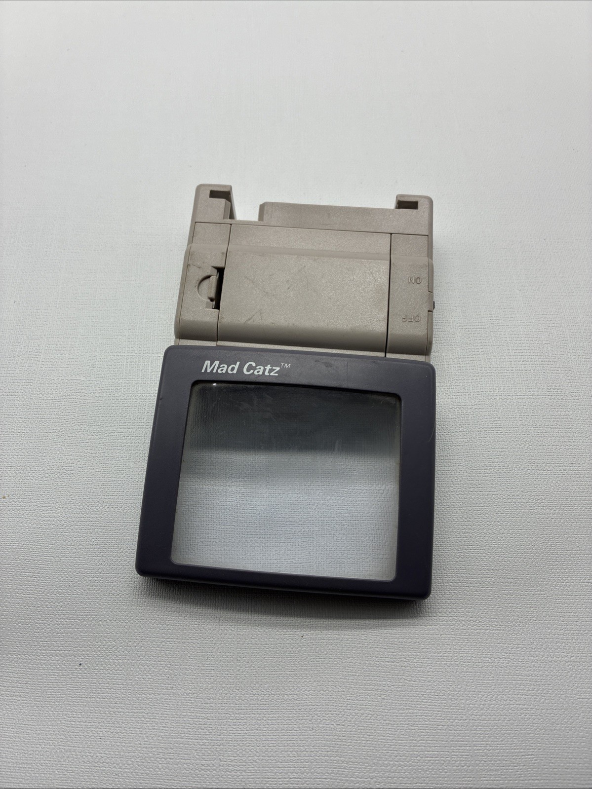 Mad Catz Nintendo Gameboy Screen Light And Magnifier Attachment 1 light out