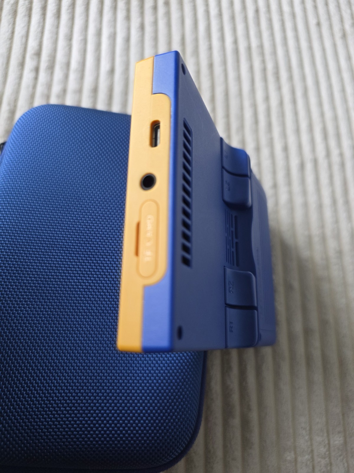 Retroid Pocket Classic PKM Yellow 6gb/128gb Oled Screen