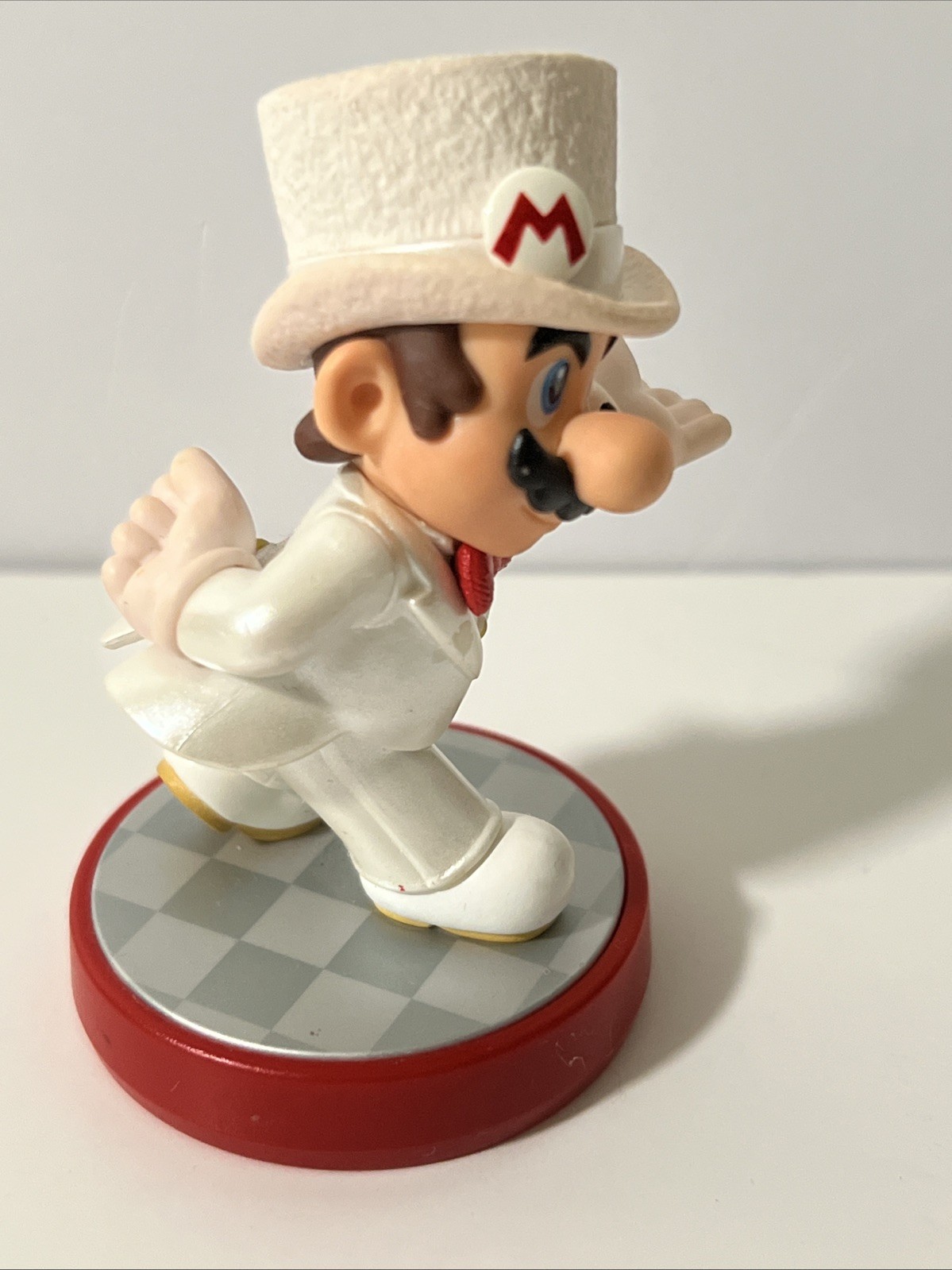 Nintendo Super Mario Odyssey Wedding Outfit amiibo NVL-001 389000ABATW5) Figure