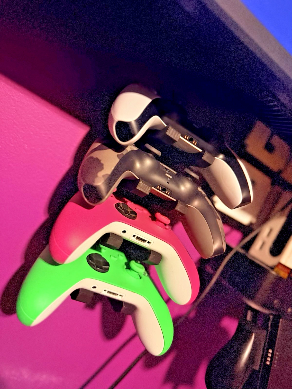 (Black) Xbox One Controller Wall Mount