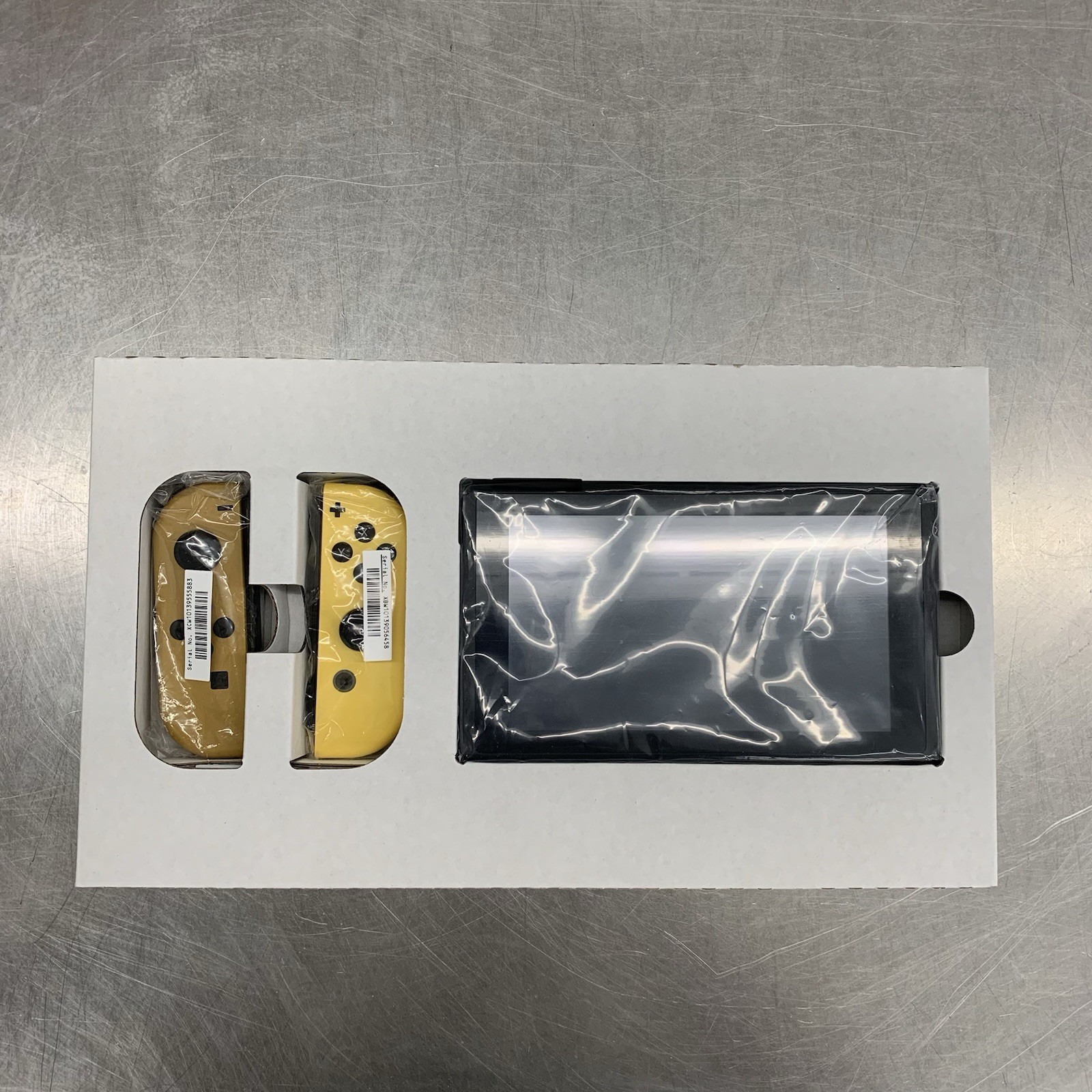 Nintendo Switch Pokémon Let’s Go Pikachu Edition in Box 32GB Console