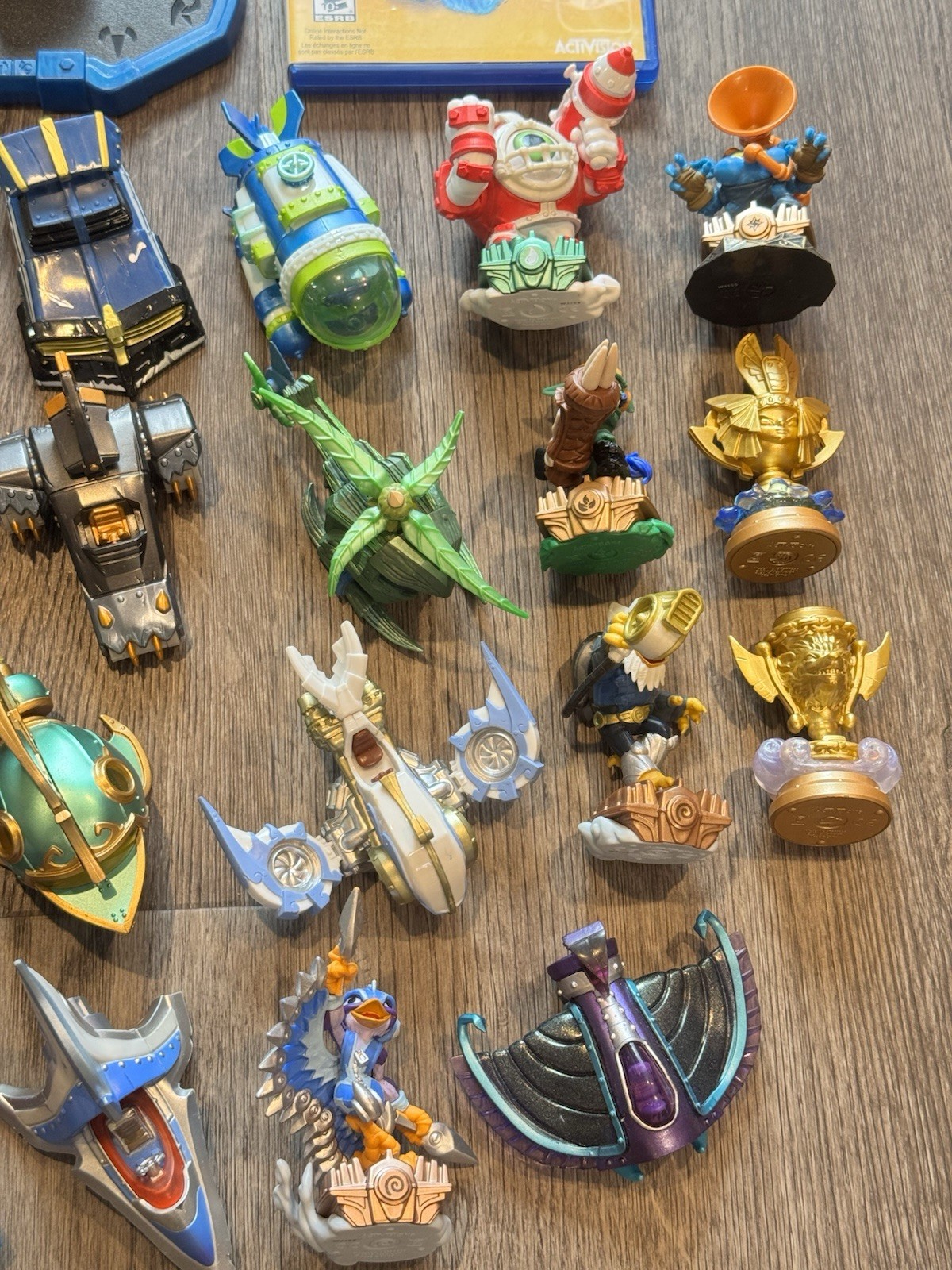 Skylanders Superchargers PS4 Starter Pack 8 Figures, 9 Vehicles + 3 Trophies!