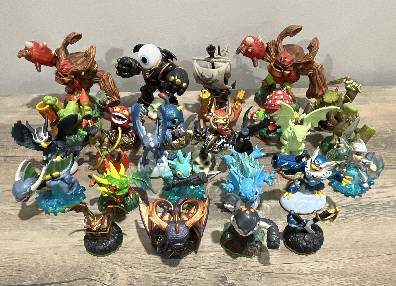 Skylanders Giants Character Figures Mixed Lot – 27 Skylanders Giants (2012)