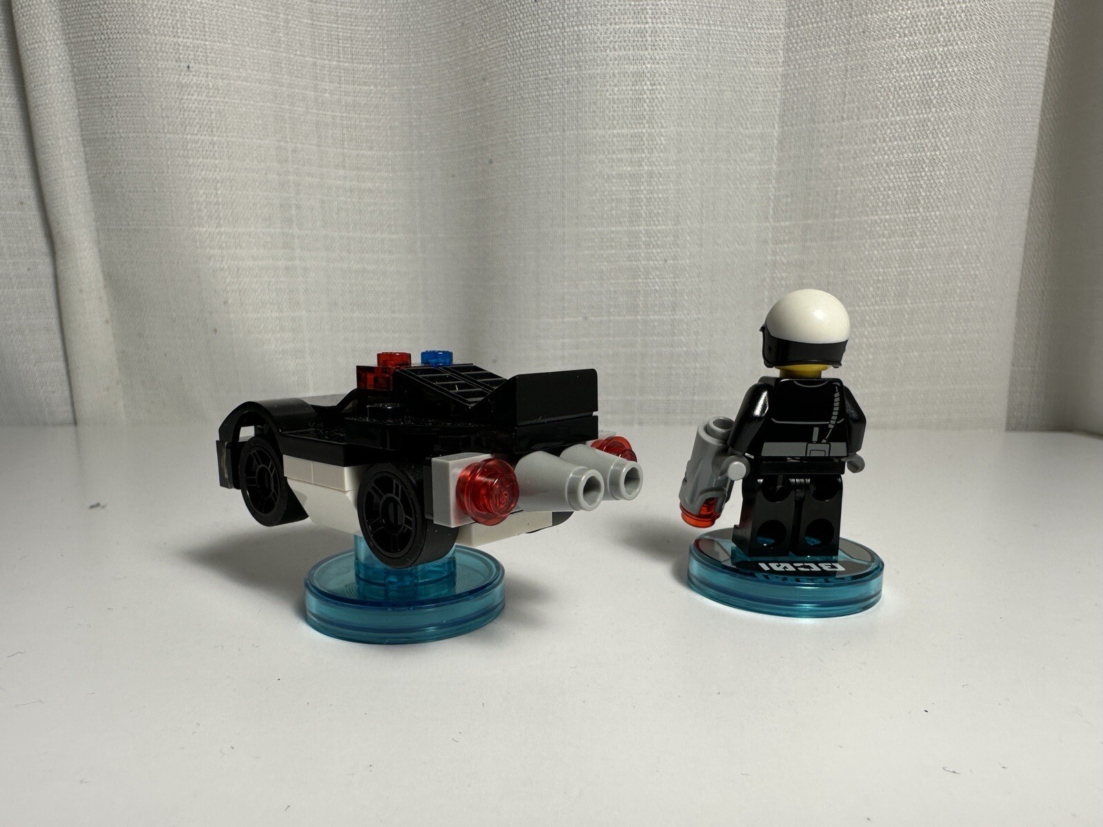 Lego Minifigure The LEGO Movie – Good/Bad Cop W/ Police Car 71213 Complete