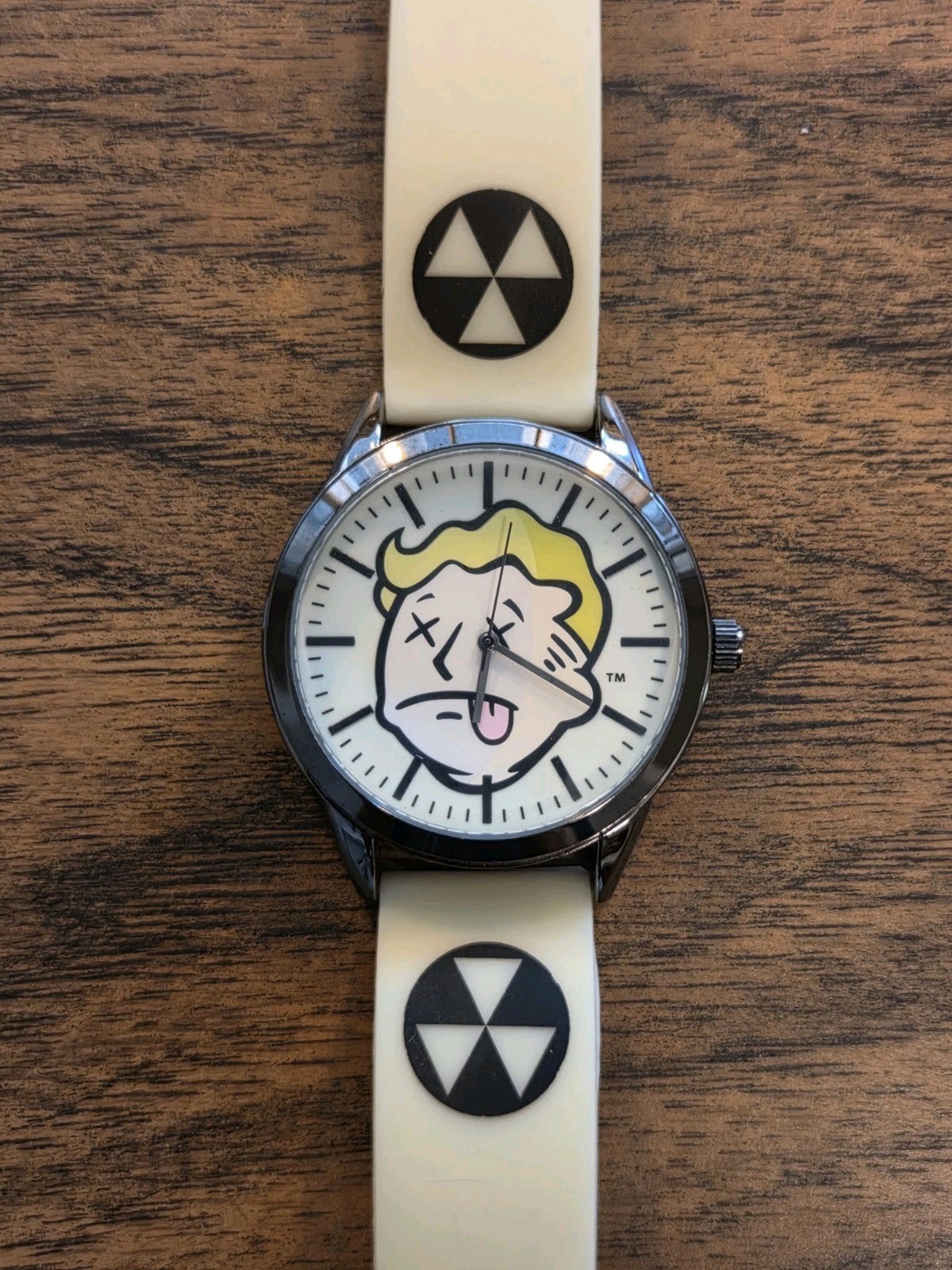 ThinkGeek Fallout RadGlow Glow in the Dark Watch RARE