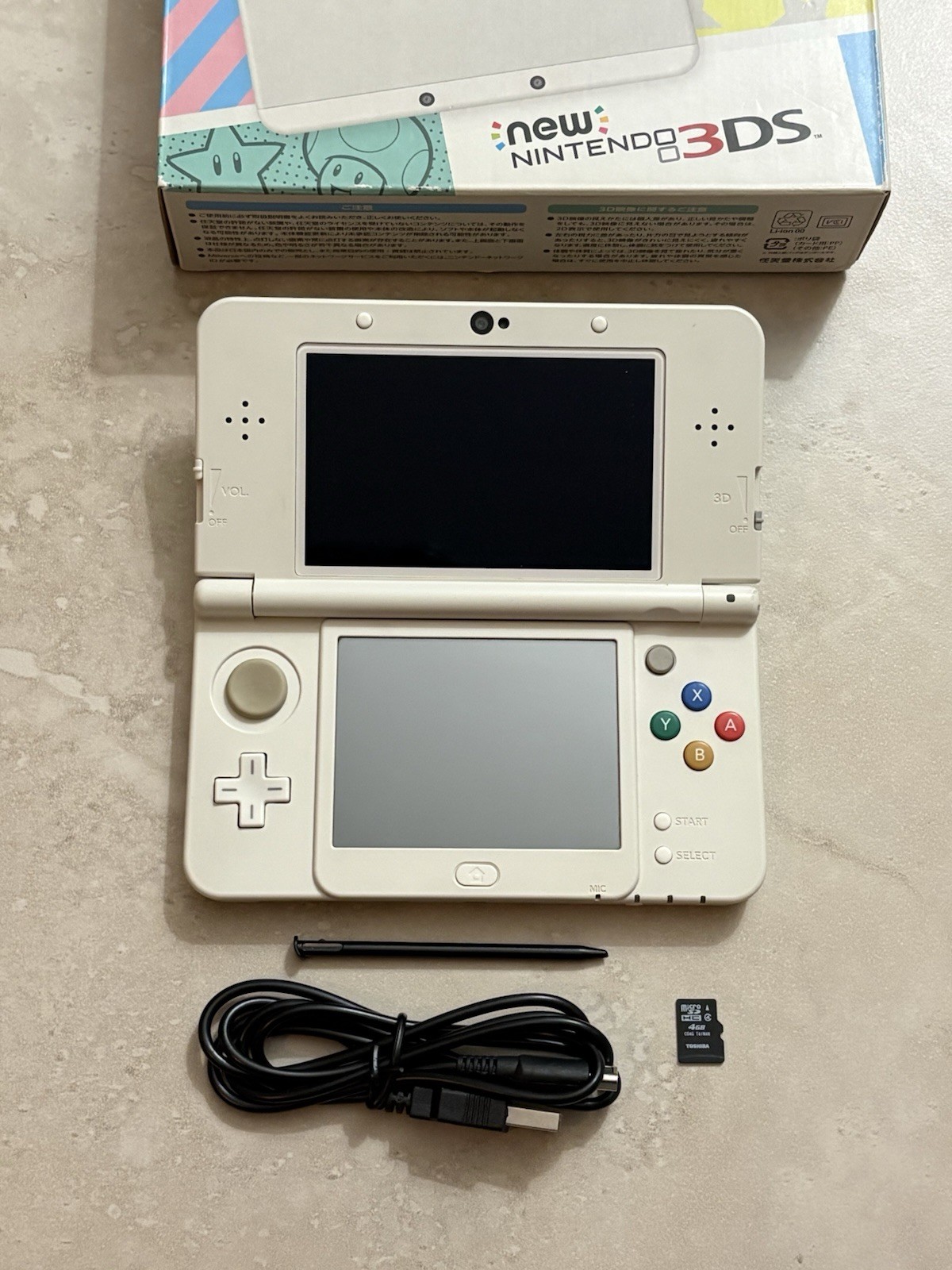 Nintendo New 3DS White Edition Handheld System Console With BOX Excellent