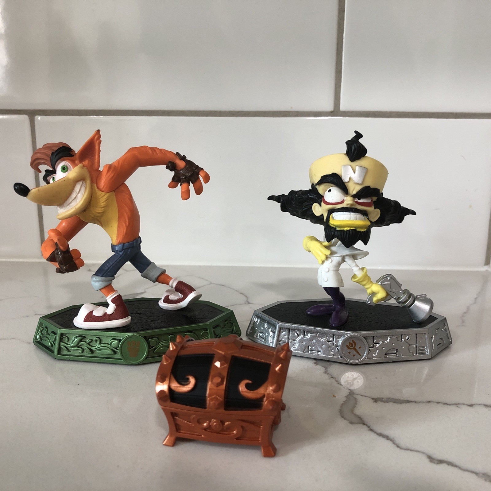Skylanders Imaginators Crash Bandicoot and Dr. Neo Cortex Figures + Chest