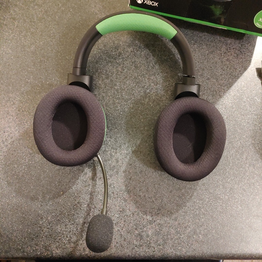 Razer Kaira Wireless Gaming Headset for Xbox Series X/S – Black/Green