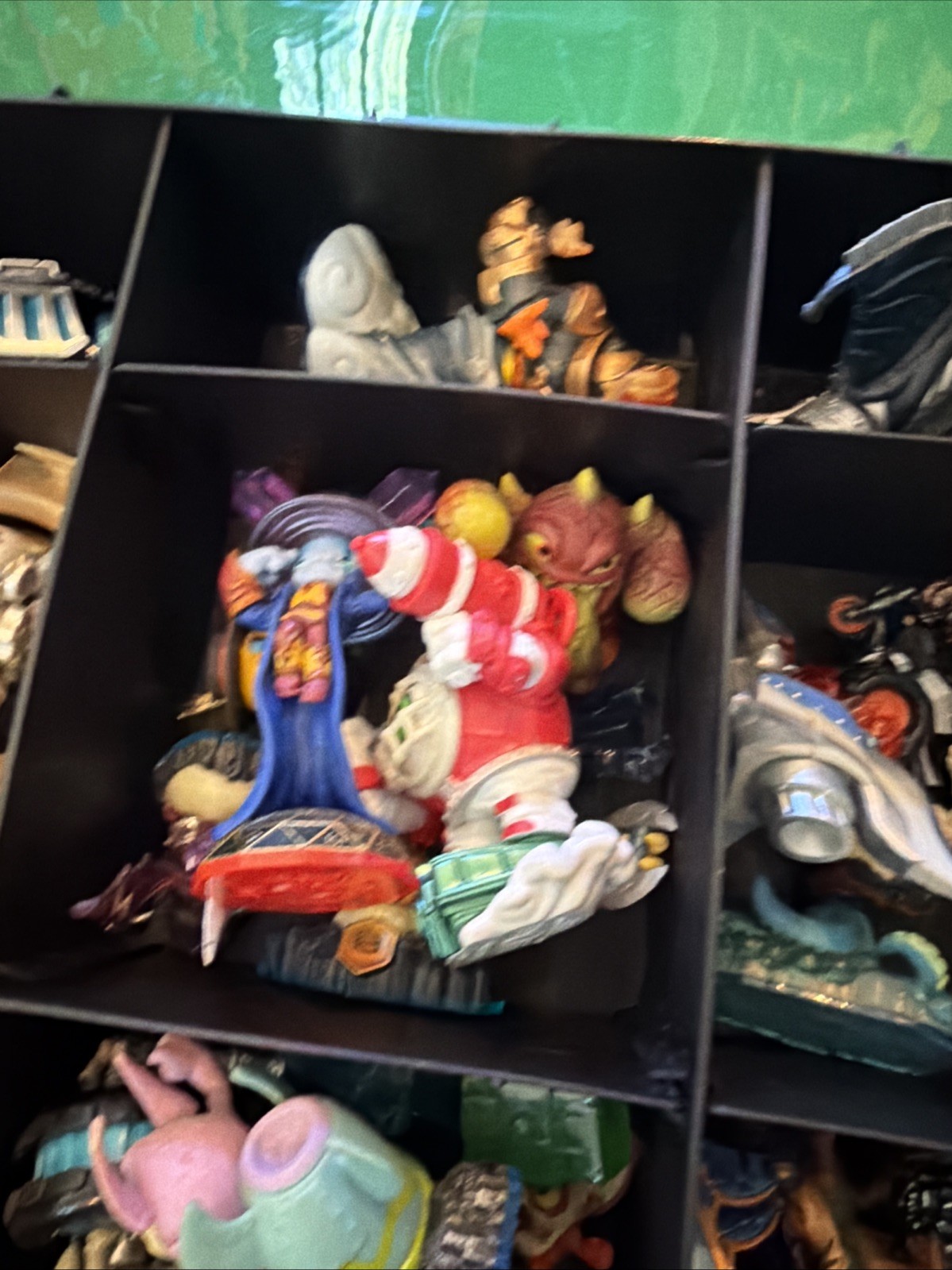 Skylander Lot 75+ Pieces – 3 Carrying Cases.