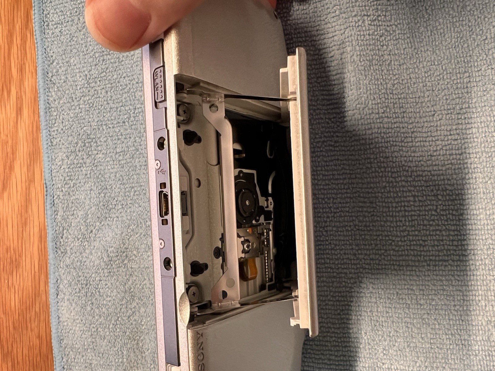 Sony PSP 2000 64MB Ice Silver Handheld System