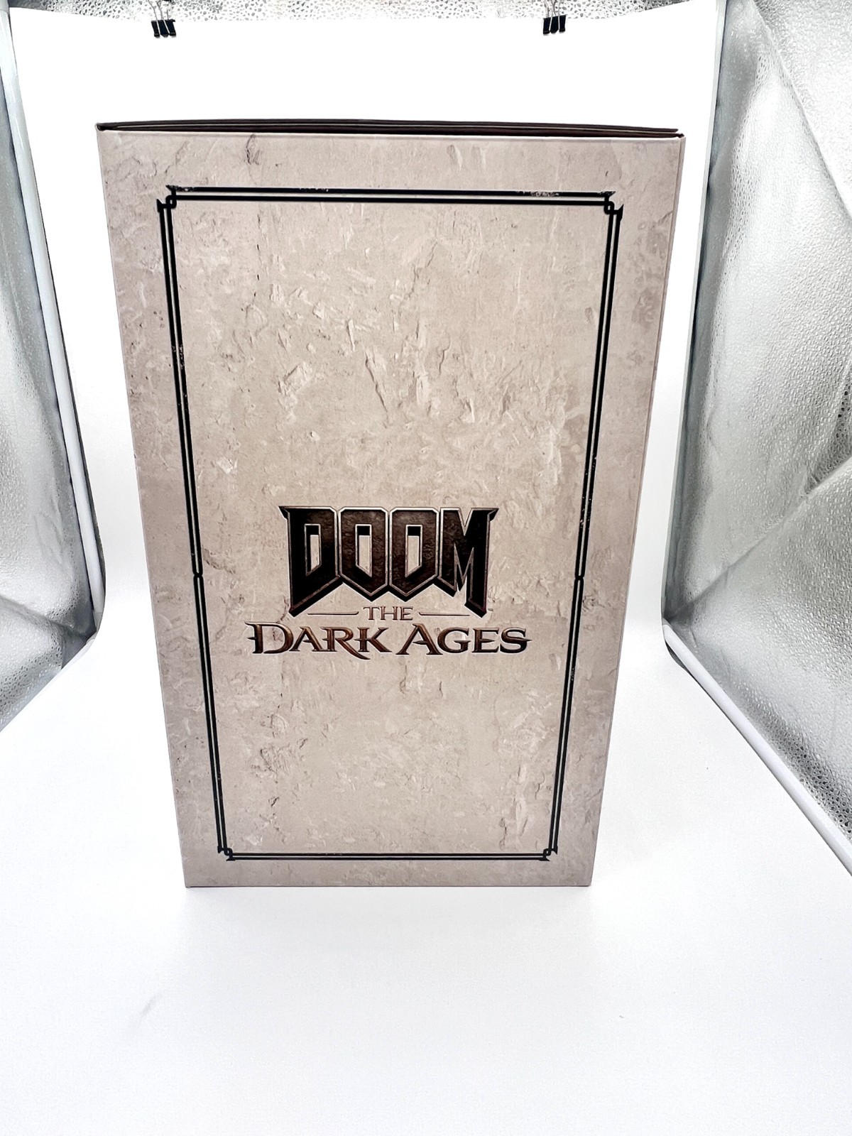 DOOM: The Dark Ages Collector’s Bundle (Xbox Series X) – Statue and Steel Book