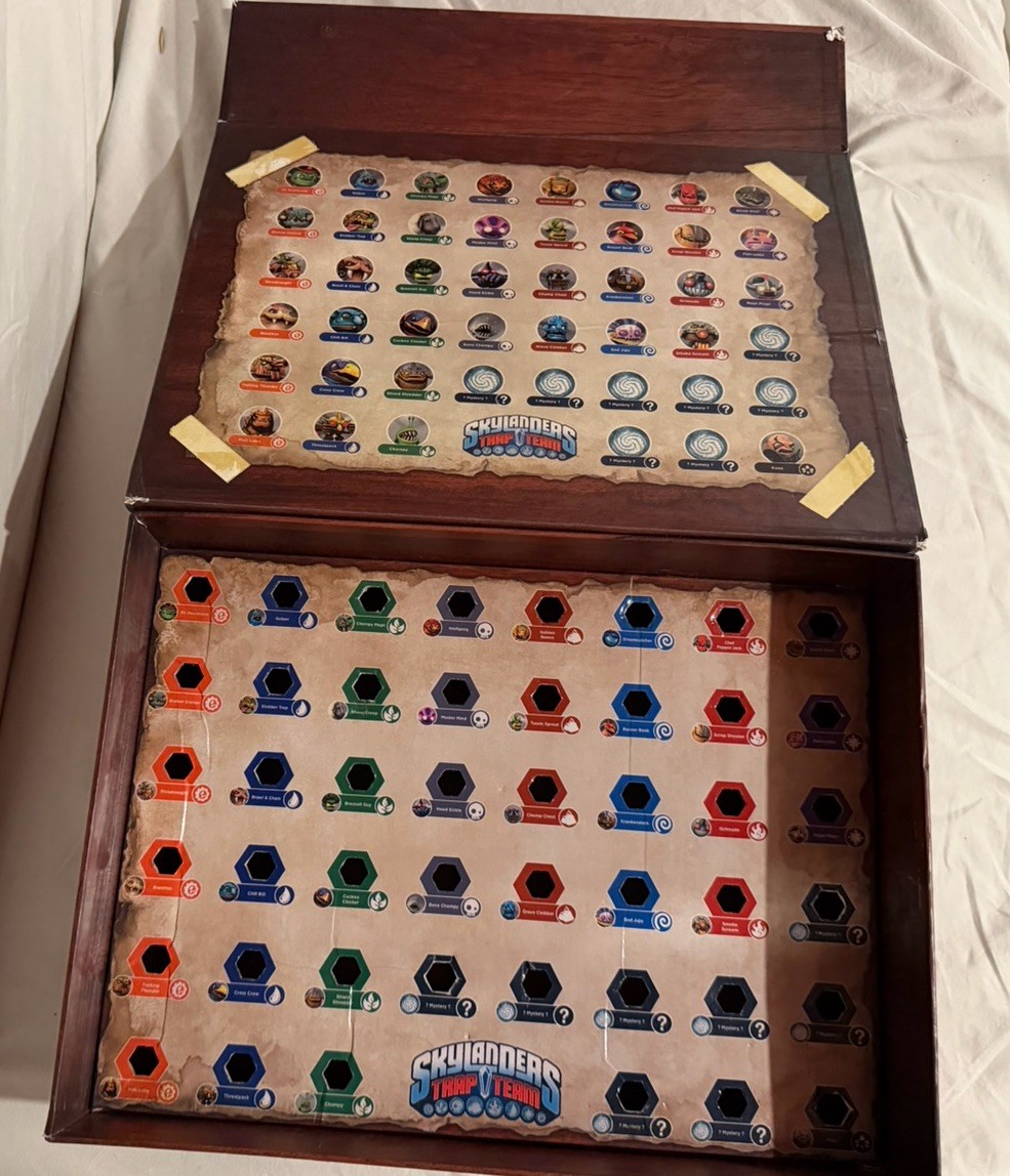 Skylanders Trap Team Collector Storage Box with Traps Rare Collectible