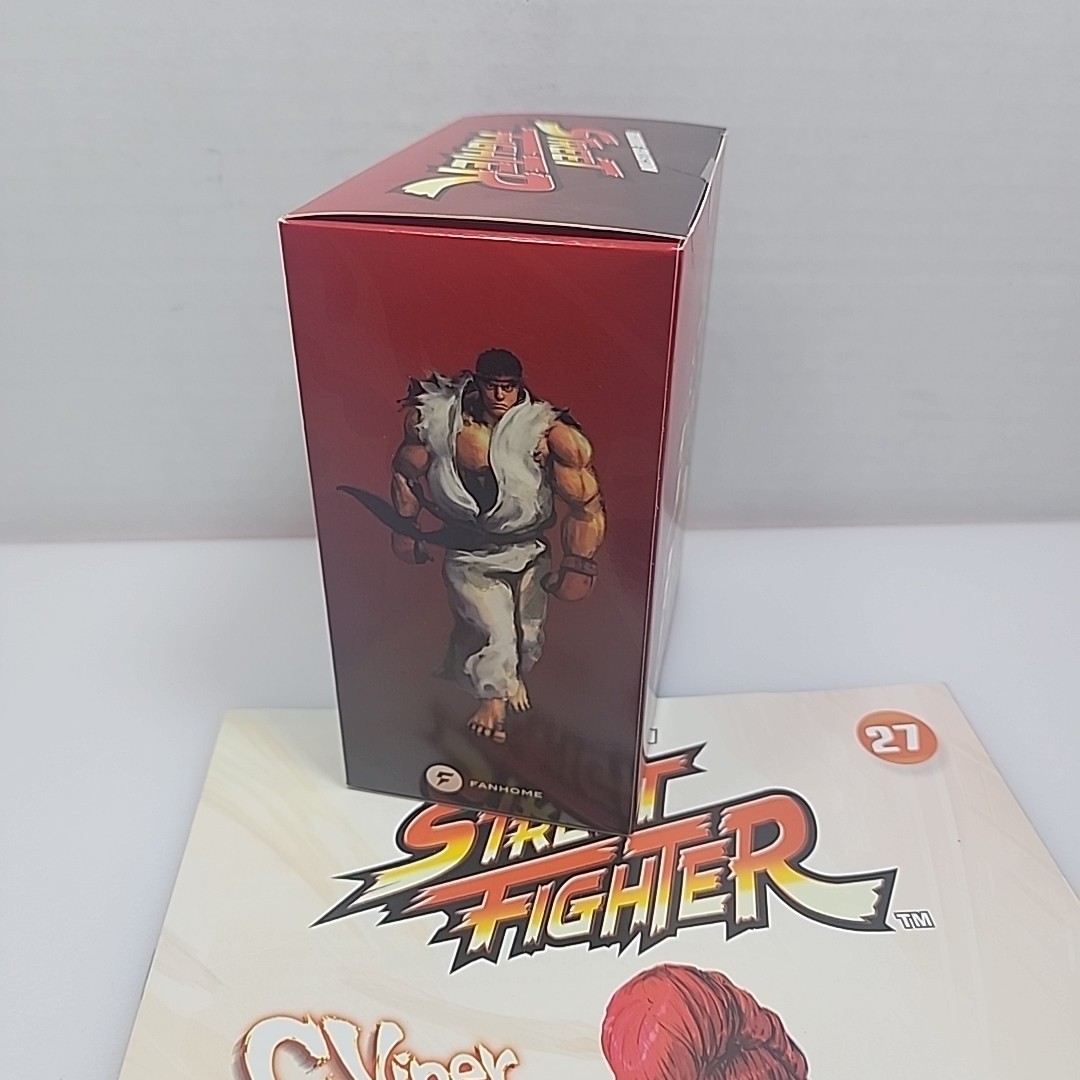 Street Fighter C.Viper Figurine 27 With Booklet Capcom Fanhome Video Game