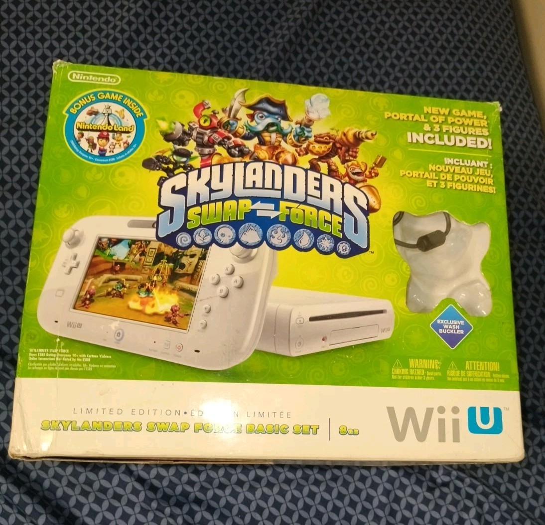 Wii U CONSOLE – USED- SKYLANDERS Swap Force Basic Set – 8GB – WHITE + 8 Games