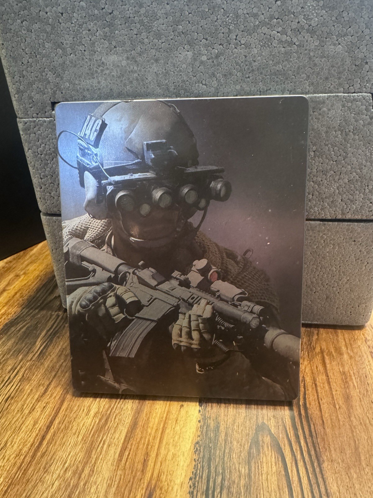 Call of Duty: Modern Warfare Dark Edition (SteelBook + NVG Kit) PS4