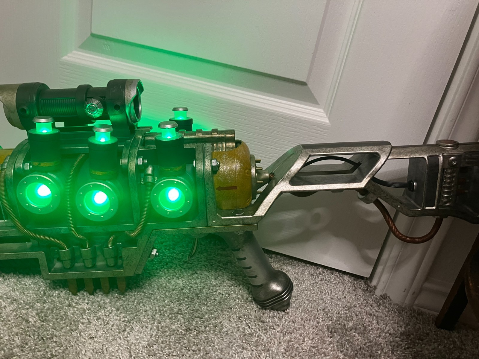 Fallout Plasma Rifle Replica Bethesda Chronicle Collectibles – Lights Up – READ