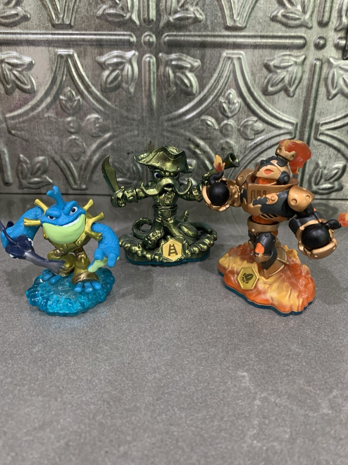 Skylanders Swap Force Blast Zone Color Shift Wash Buckler & Rip Tide