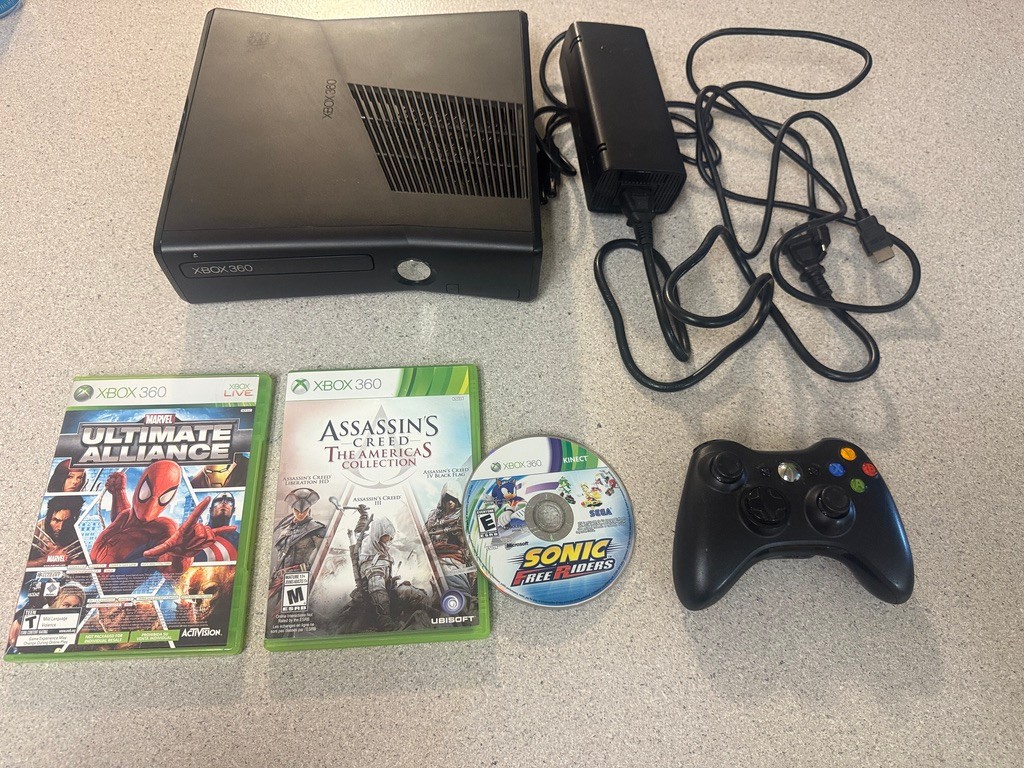 Microsoft XBOX 360 Slim Black 4GB + Controller, 4 Games Bundle Tested