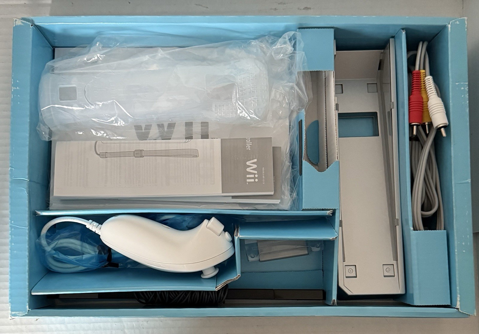 Nintendo Wii White Home Console – In Original Box GameCube Compatible – Tested