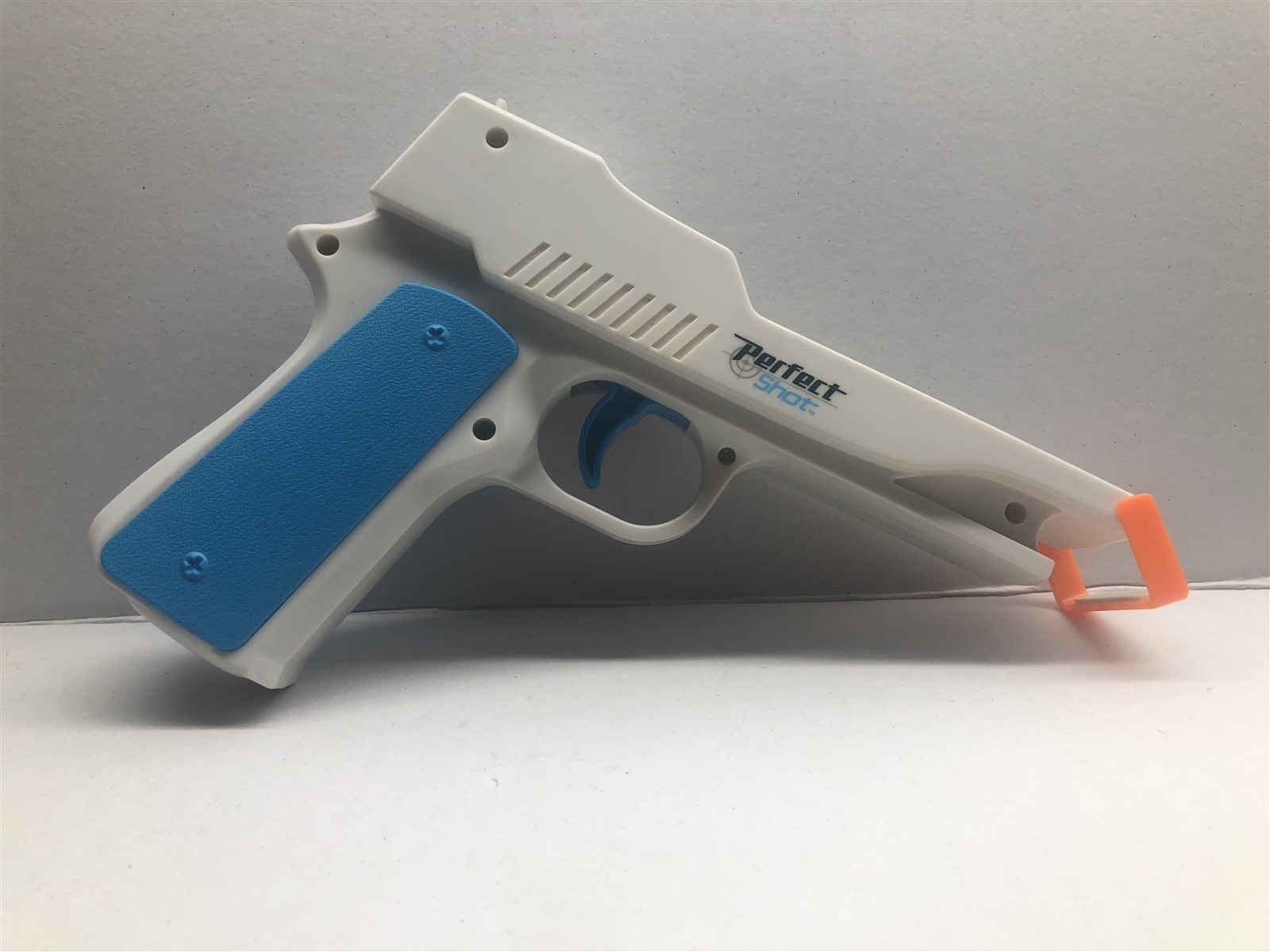 Nyko Perfect Shot Gun Controller Pistol Remote Orange Clip -Nintendo Wii Console