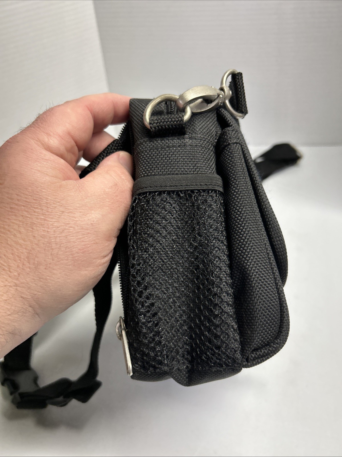 VINTAGE OFFICIAL NINTENDO GAMEBOY ADVANCE CARRYING CASE FANNY PACK. B1