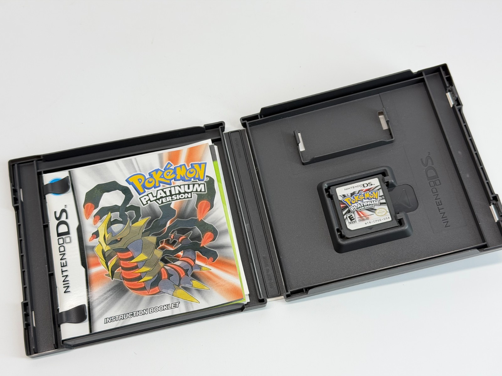 Pokemon Platinum Version (Nintendo DS) Complete w/Green Insert Authentic
