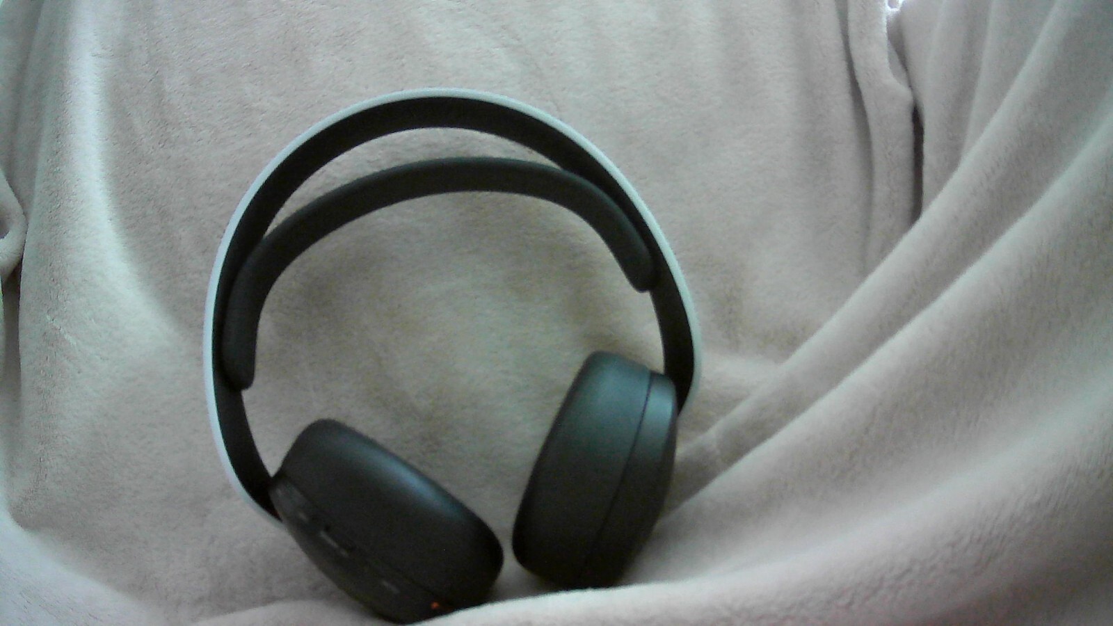 PlayStation Sony Pulse 3D Ear-Cup (Over the Ear) – White