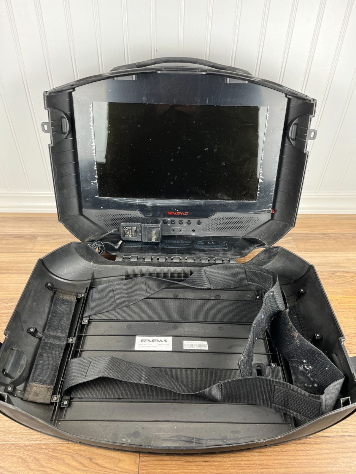 ​GAEMS G155 Portable Personal Gaming Monitor HDMI​​ PS3 Xbox 360 PS4 Case