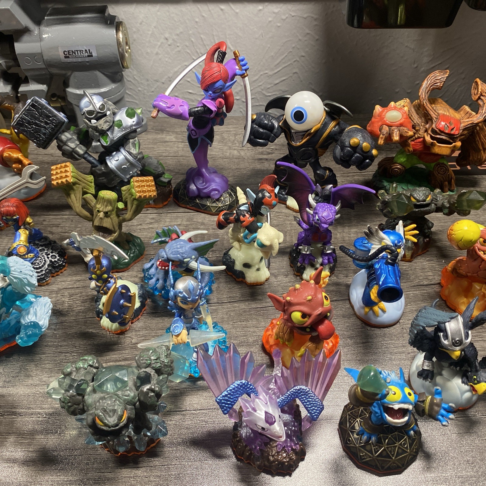 Skylanders Giants Lot Of 30 Figures With Portal And Game Xbox 360 Tested Spyro