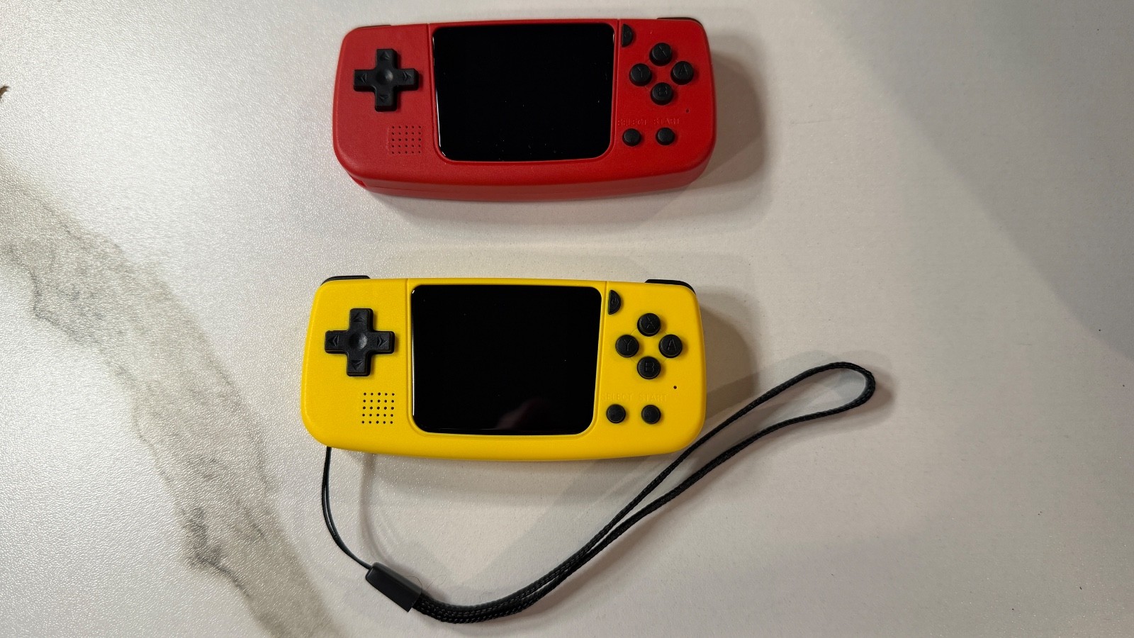 Q 36 mini retro arcade game player w 32 GB card 2000 games Keychain size