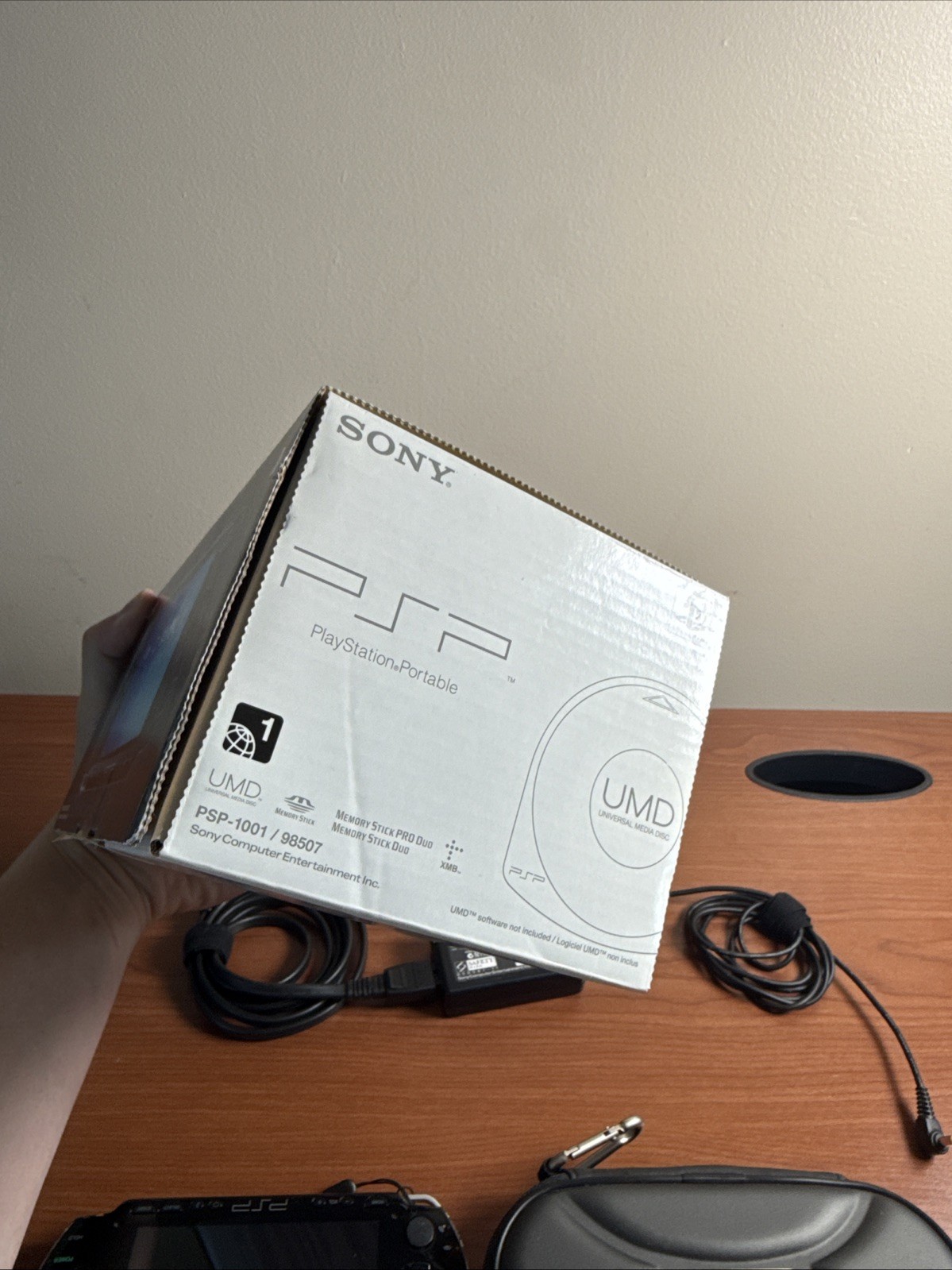 Sony Play Ststion PSP-1001 With Box And Charger And Case No Manual Near Complete