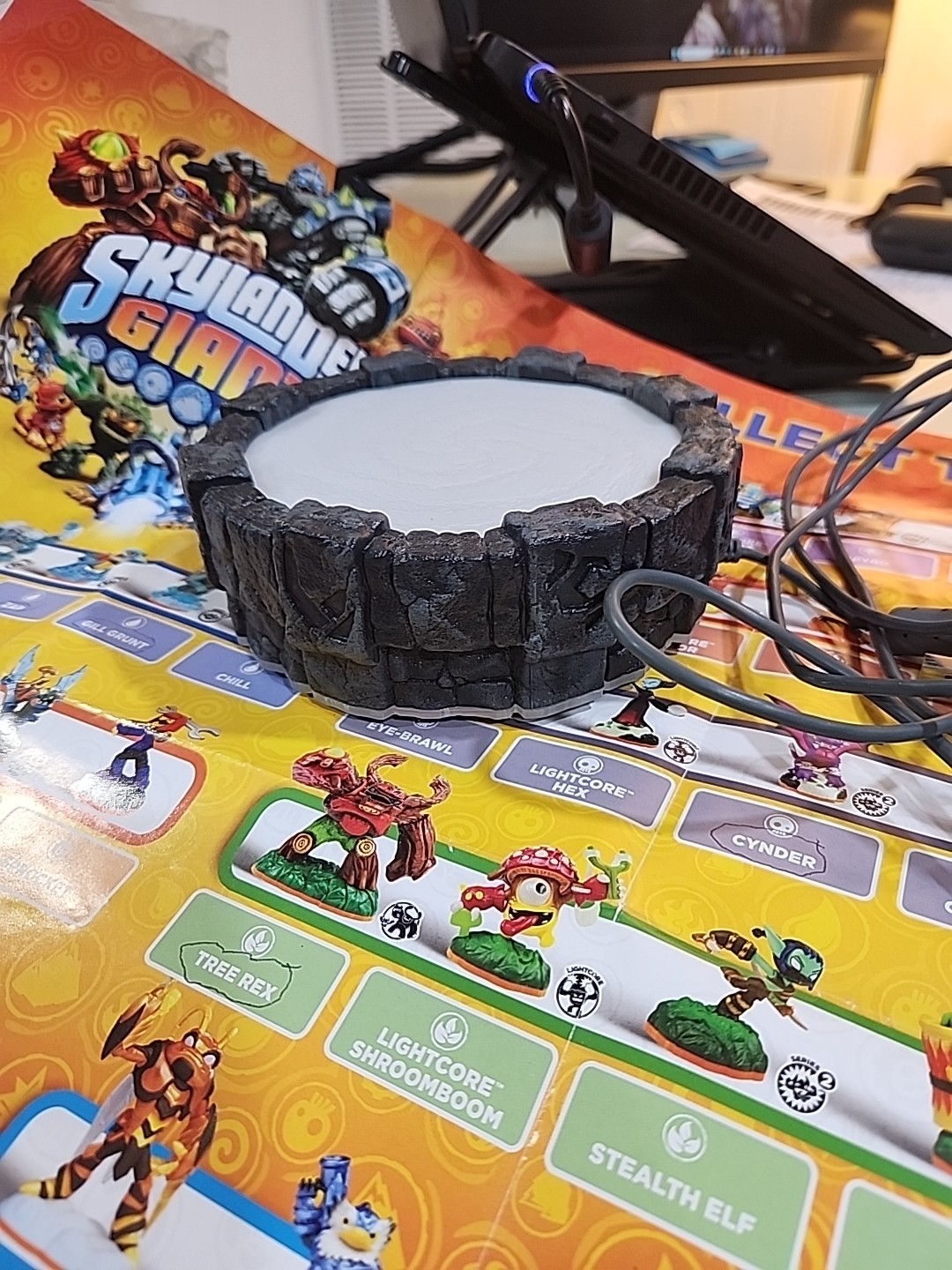 Activision Skylanders Giants Lot of 16 With Carrying Bag and Portal!