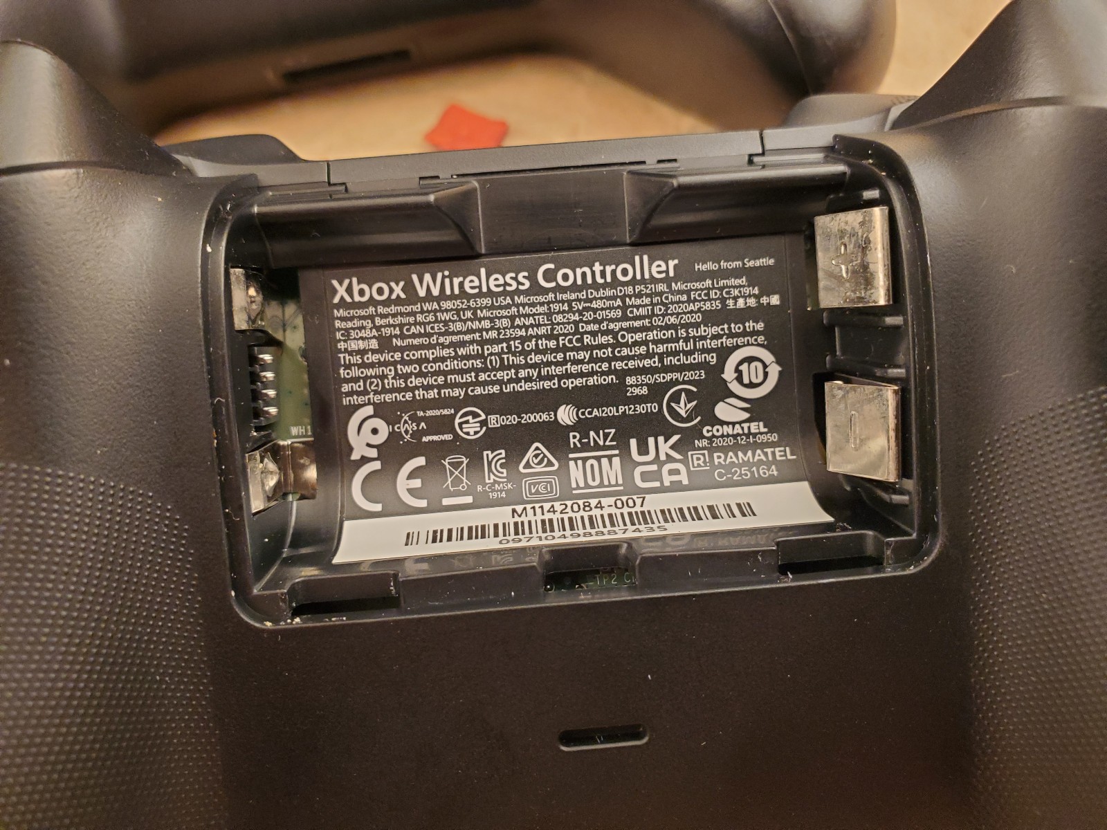 FOUR (4) Xbox One/Series Wireless Controller 1537 (3) 1914 (1) does not power on