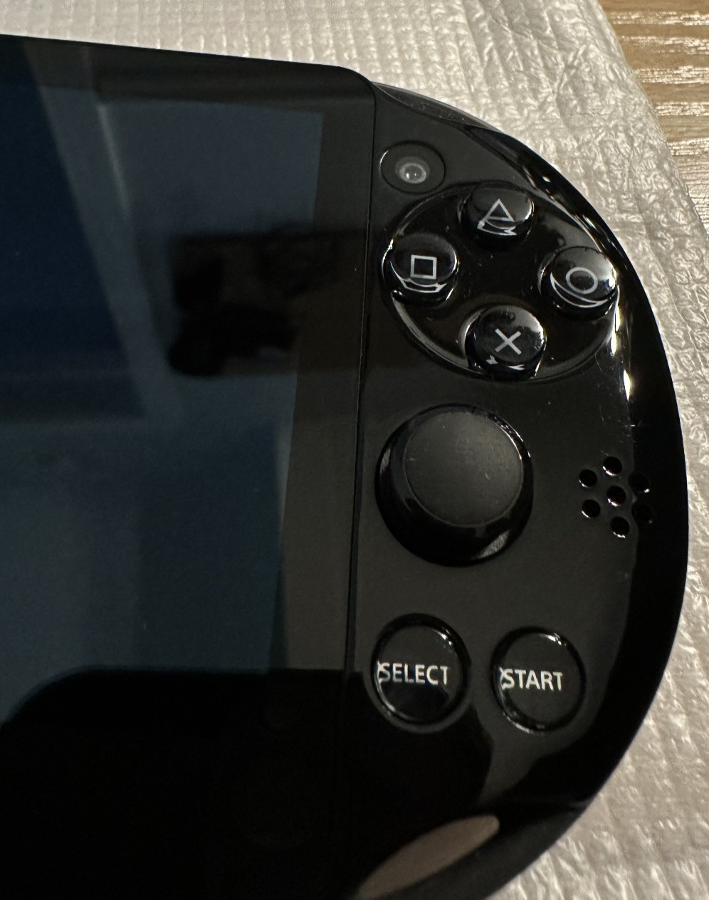 Sony PS Vita PCH-2000 1GB Black JP – Excellent. Orig Box + 8GB MC + 128GB mSD