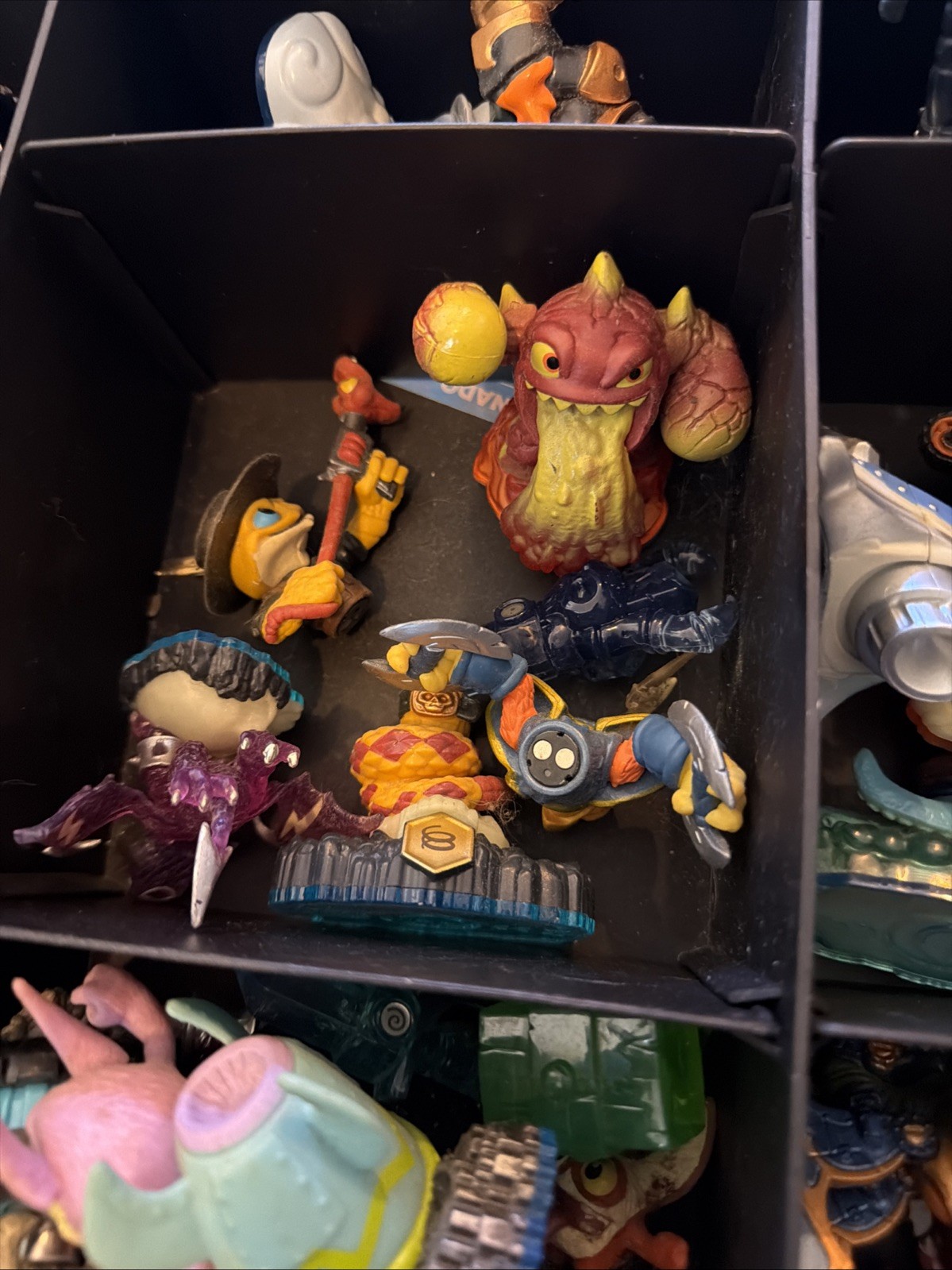 Skylander Lot 75+ Pieces – 3 Carrying Cases.
