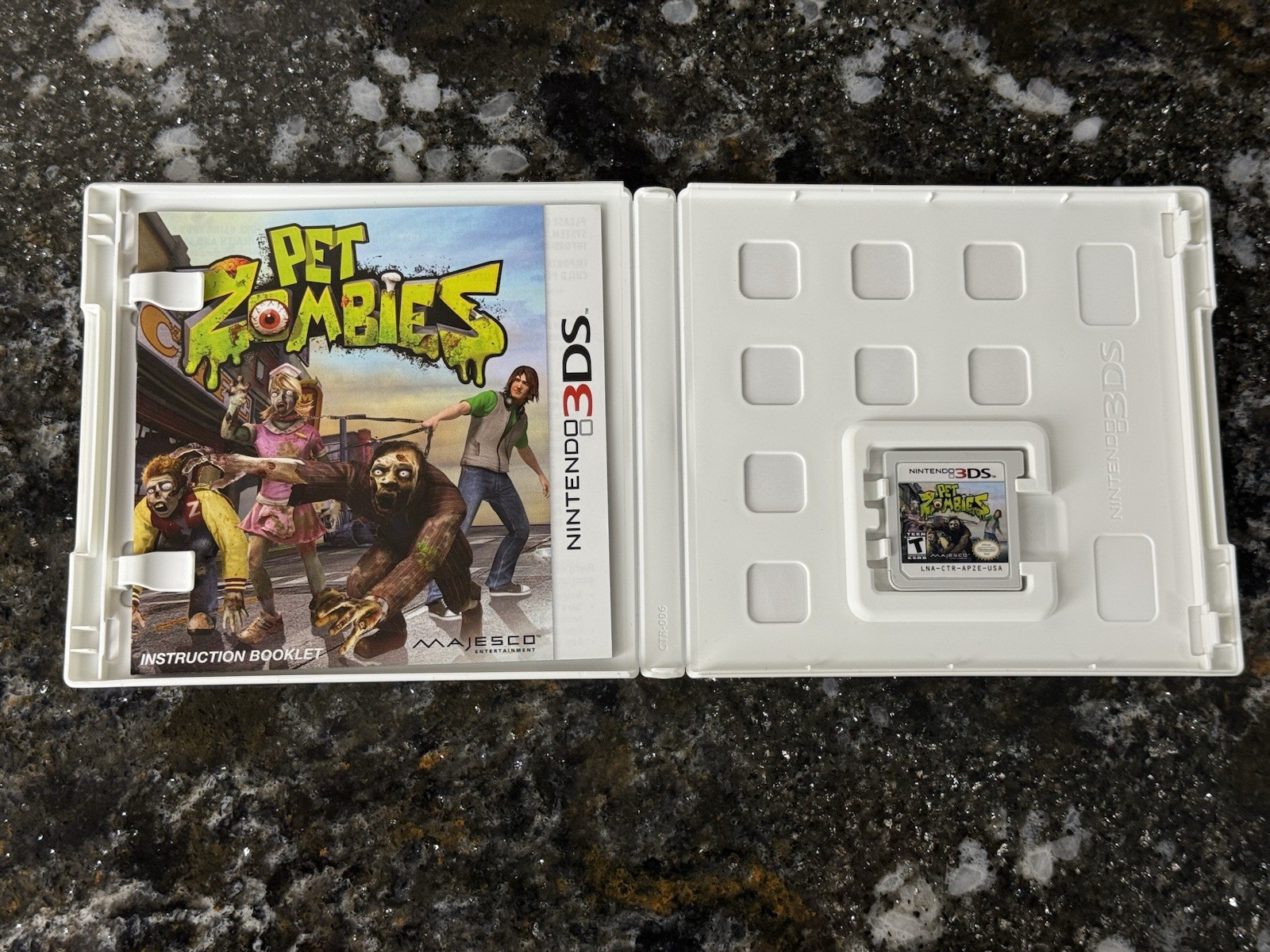 Pet Zombies (Nintendo 3DS, 2011) COMPLETE CIB TESTED NICE!!