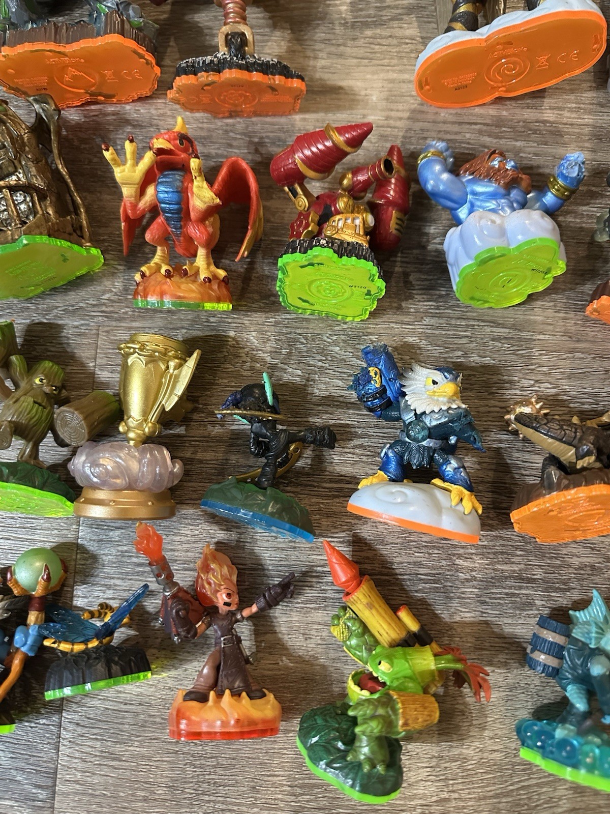 Skylanders Lot Figures Bases Activision Mixed